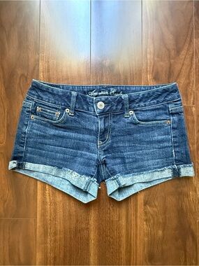 American Eagle Low Rise Cuffed Denim Jean Shorts / Size 2 / EUC!